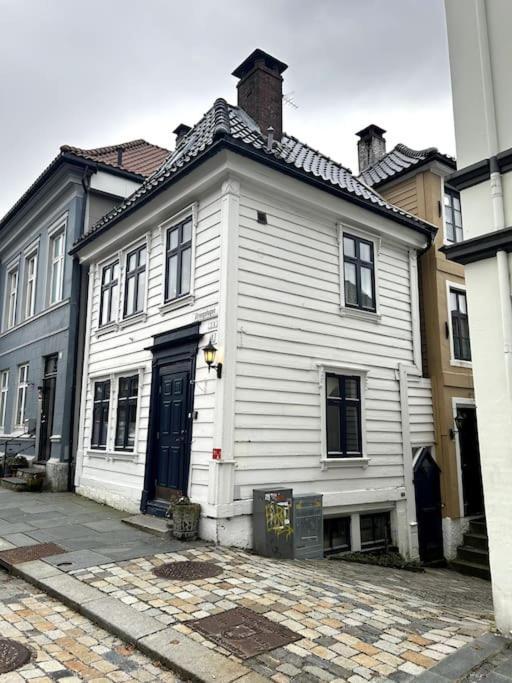 Cozy Apartment In Popular Street Bergen Exteriör bild